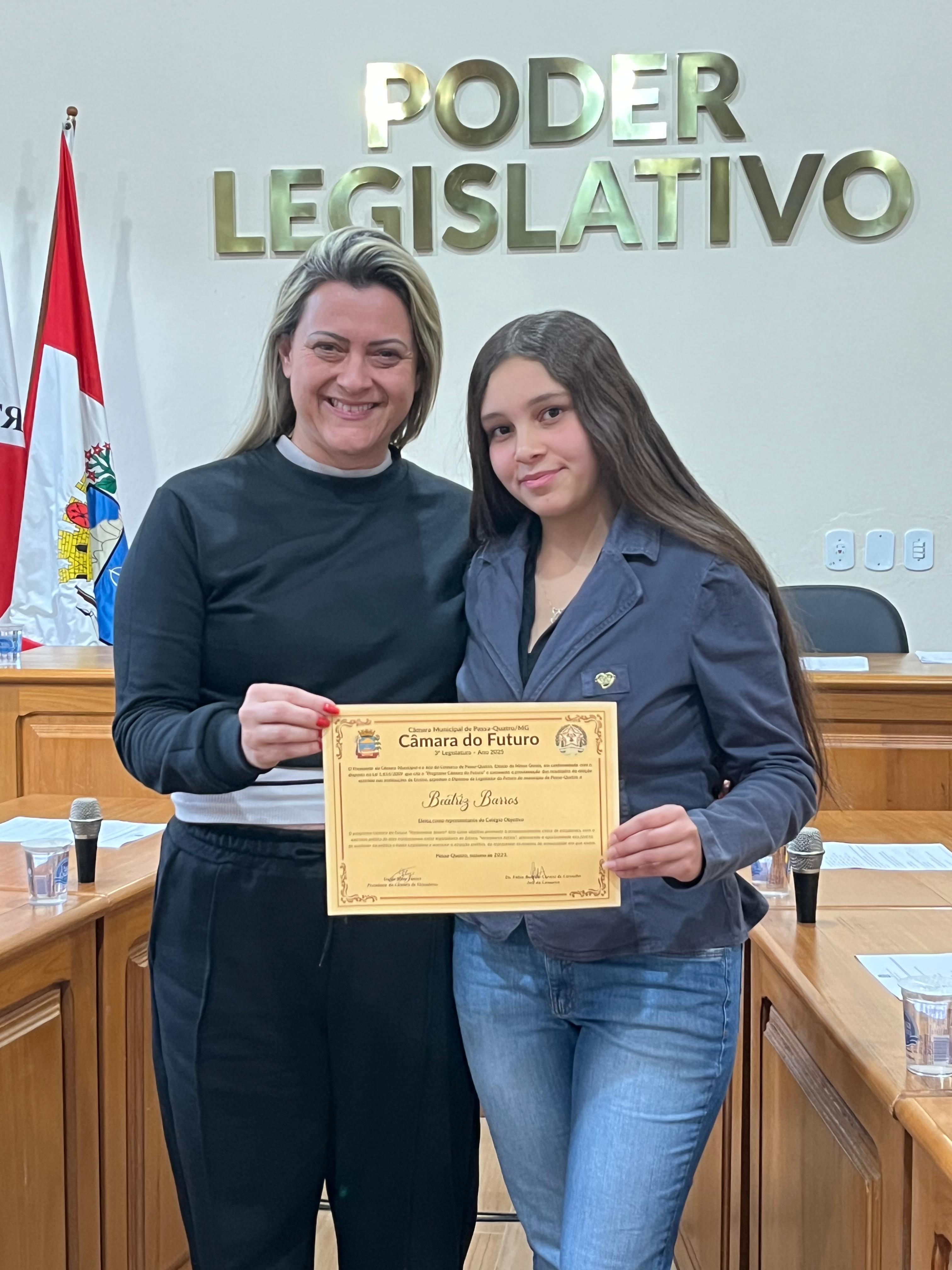 Beatriz Barros toma posse como vereadora mirim e integra a 3ª Legislatura da Câmara do Futuro – Parlamento Jovem