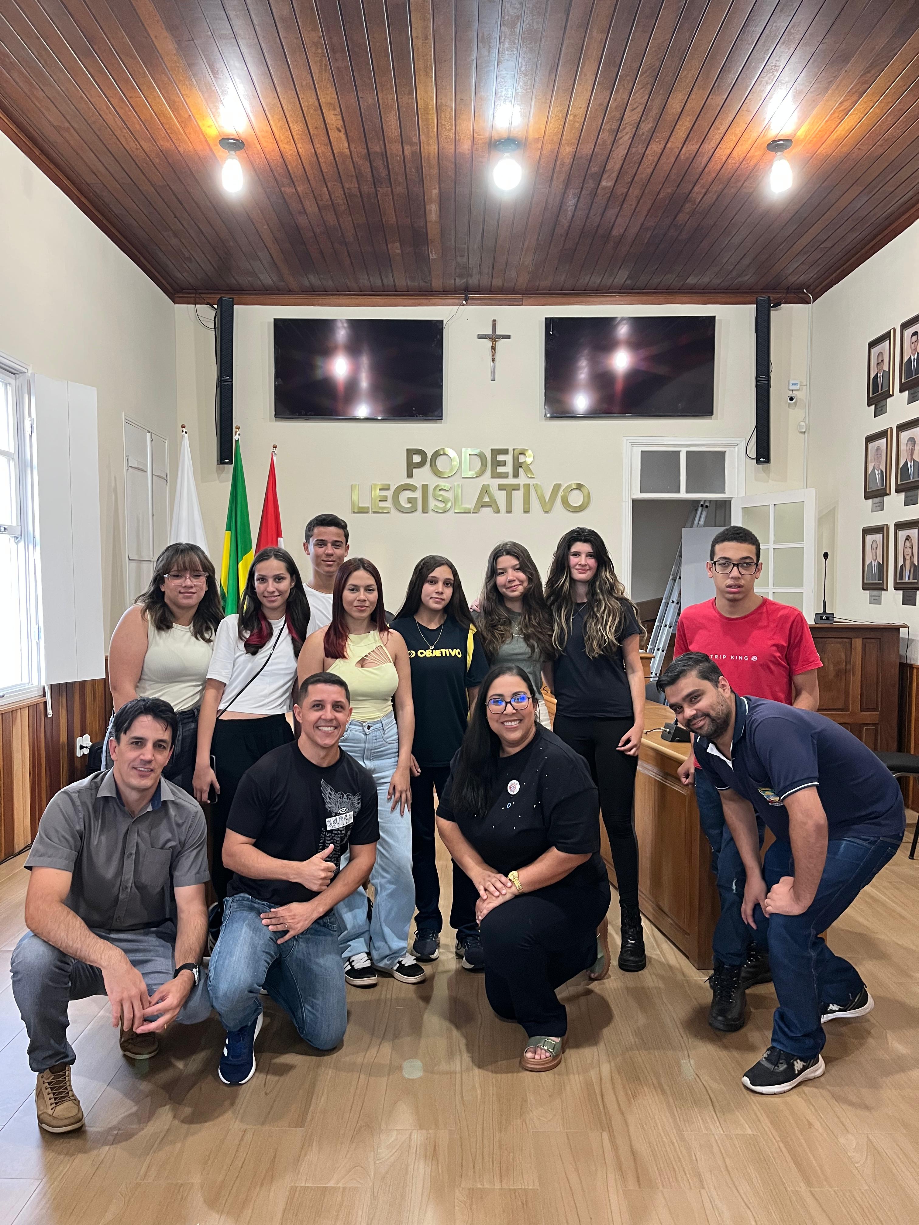Parlamento Jovem recebe mãe atípica e emociona participantes com palestra sobre inclusão e luta diária